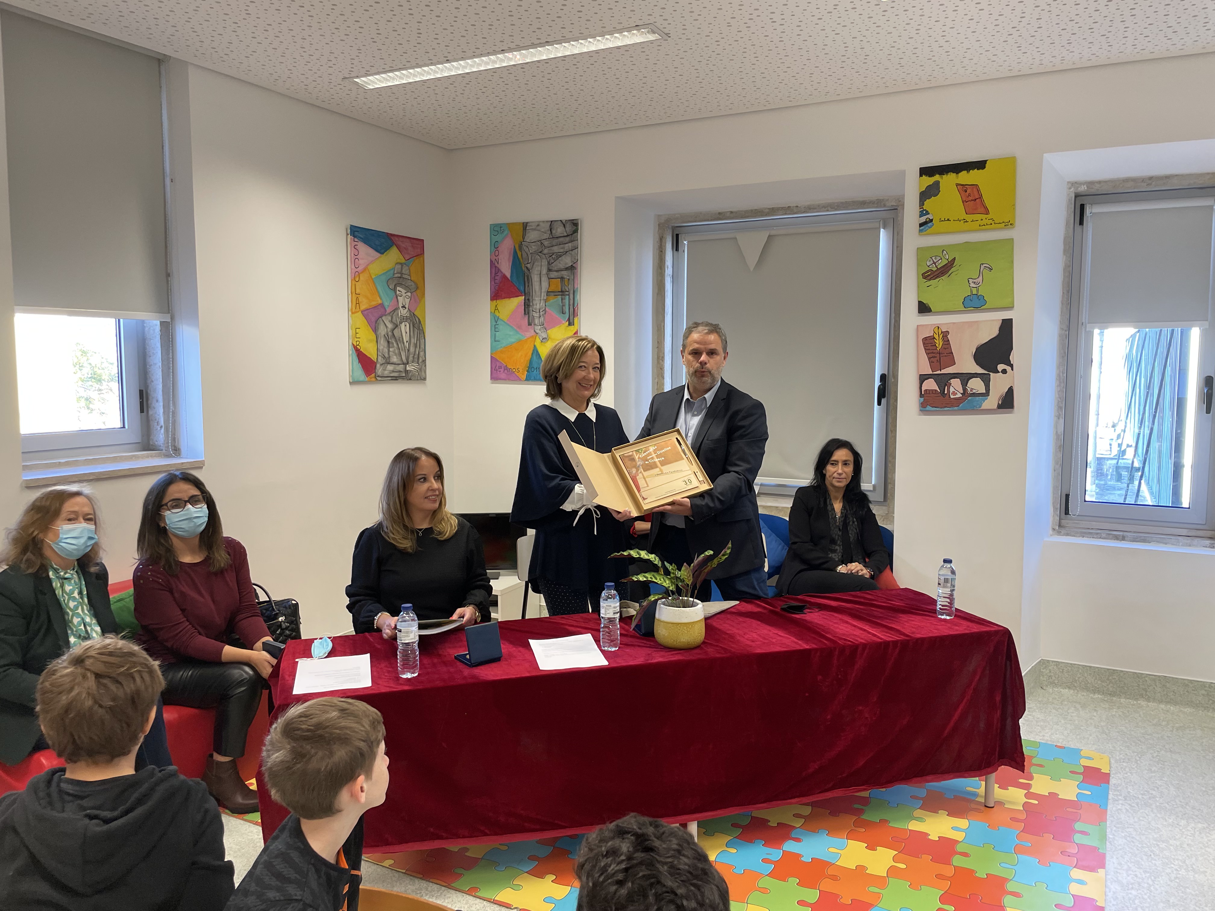 foto dos adultos que participaram na iniciativa: rosário farmhouse da CN, rute agulhas, psicóloga convidada e luis mocho, diretor do agrupamento de escolas